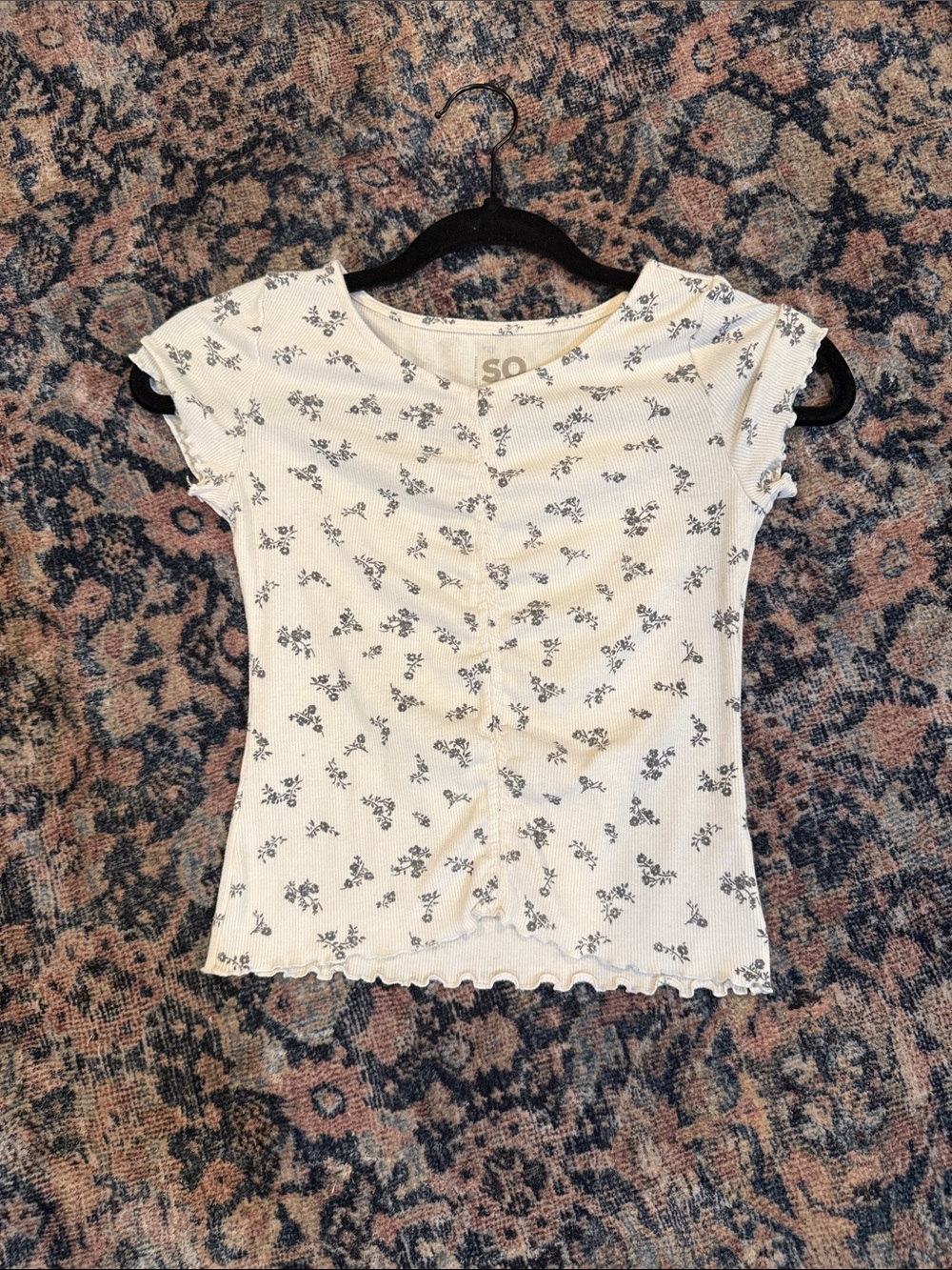 SO Cream Short-Sleeve Ribbed Floral Crop Top